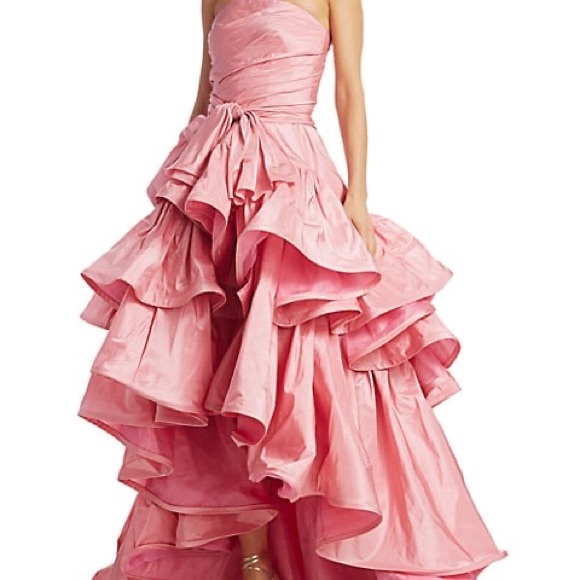 OSCAR DE LA RENTA GOWN. - Picture 7 of 8